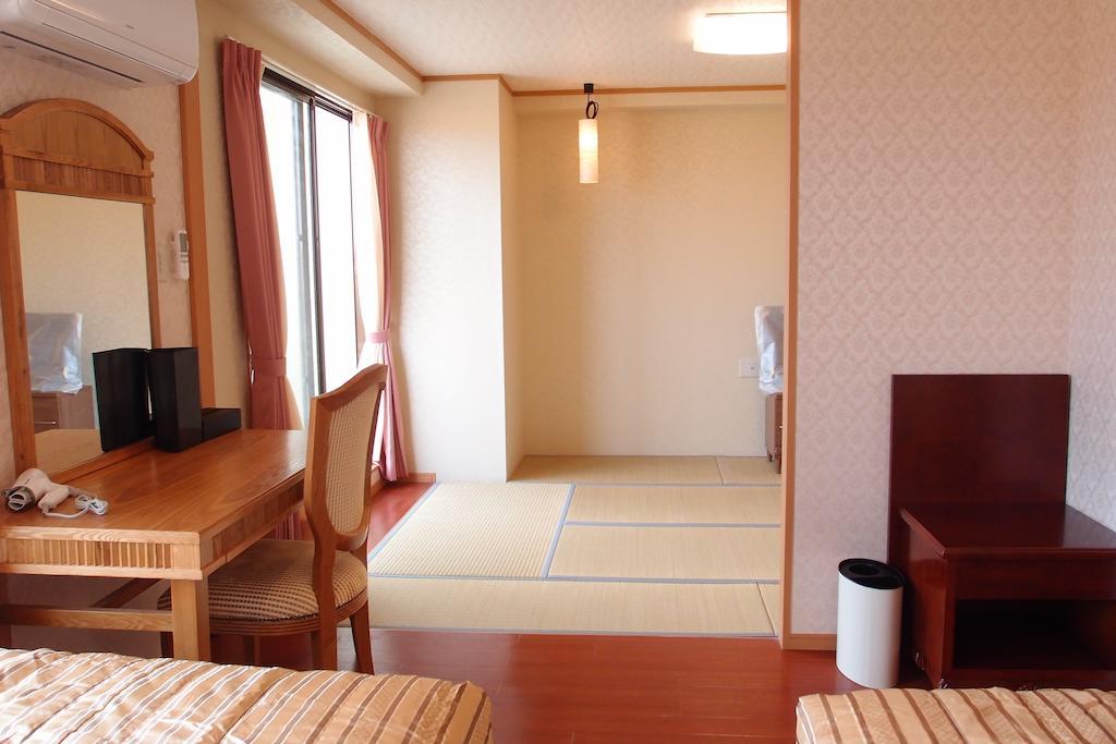 Hotel Castlevillage Miyakojima Номер фото
